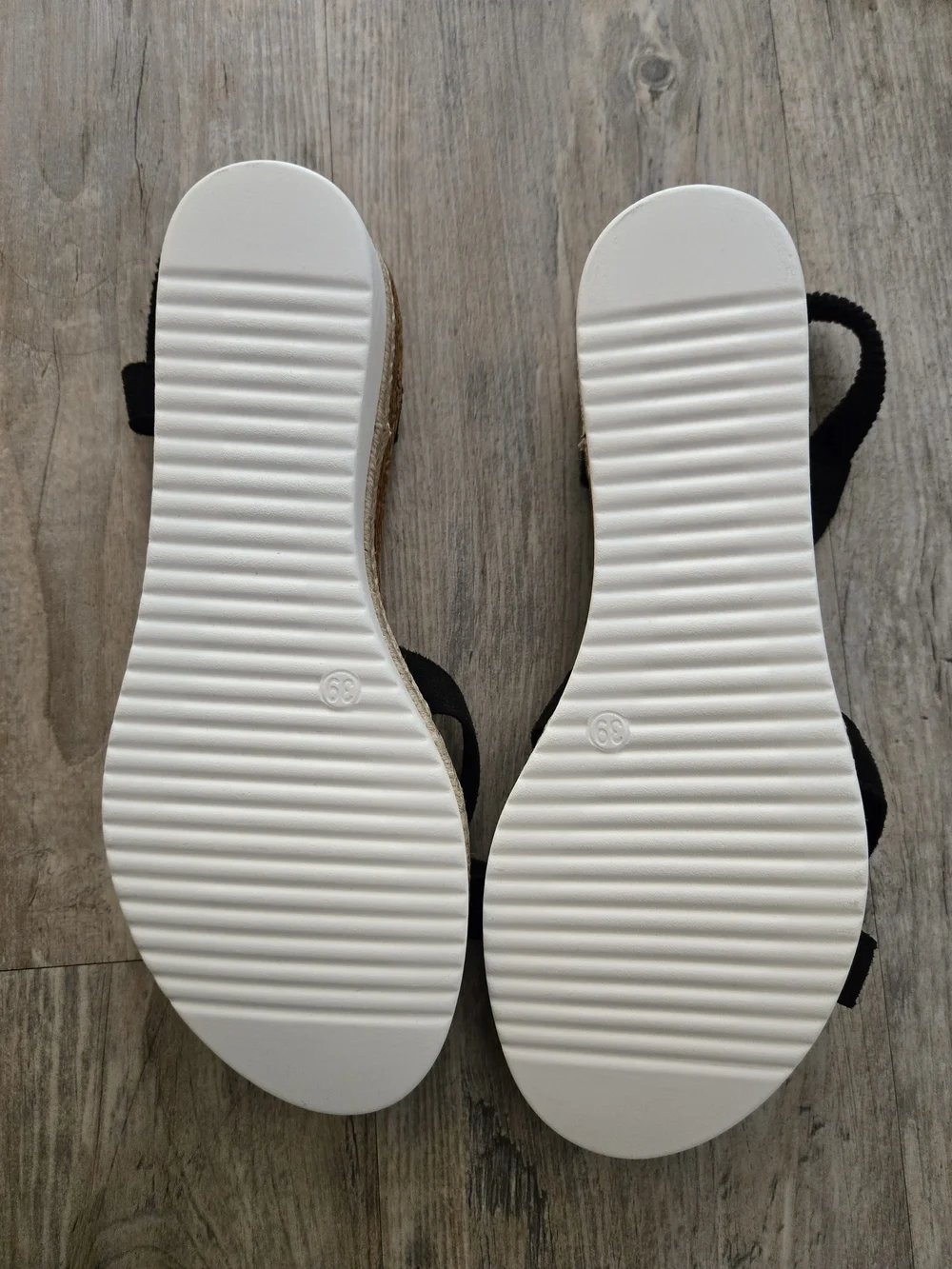 N/A comfortable black